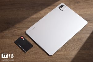 【IT之家开箱】小米平板 9 Pro 图赏：12.5 英寸大屏，5.8mm 轻薄机身