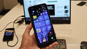 晚点铺路也不迟：自带 Win11 / 安卓 / Debian Linux 的 NexPhone 三系统手机延至明年第一季度末发售