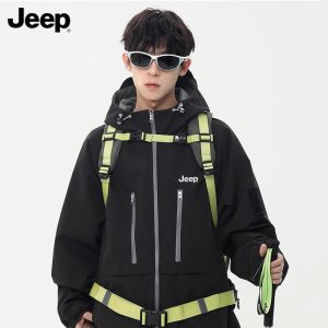 换季降温有备无患：Jeep 冲锋外套 63 元再发车