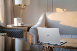 华硕发布 ExpertBook A7 (14″ AMD) 商务轻薄本：锐龙 AI 300 + OLED